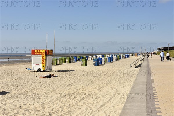 Promenade and beach chairs on the south beach