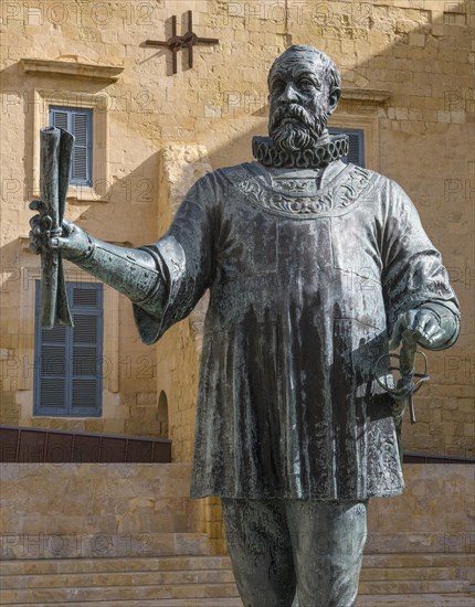 Close-up of bronze statue of Jean Parisot de la Valette