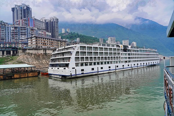 Cruise ship on the Yangtze River