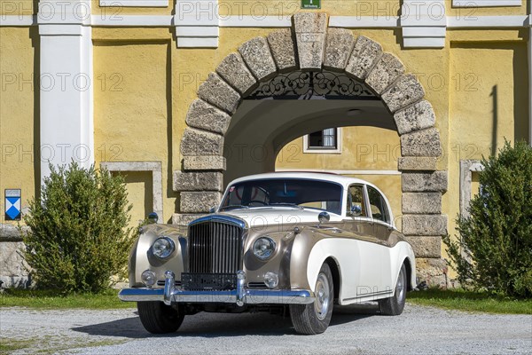 Vintage Bentley S1 SDN James Young built 1956