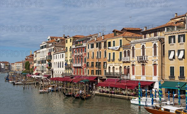 Riva del Vin and Grand Canal