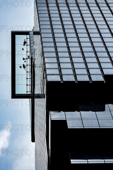 People standing on the glass floor of Maha Nakhon Tower