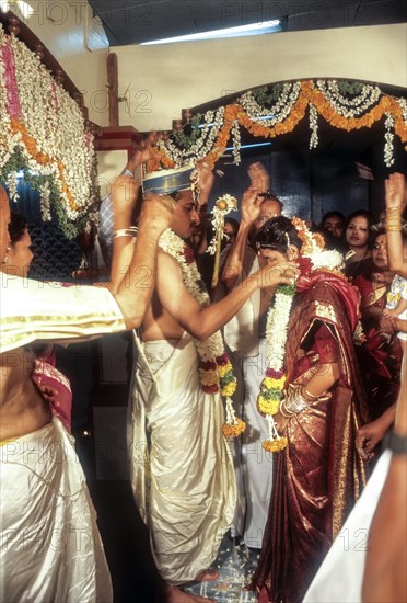 Exchanging garlands wedding sequence of Udupi Shivalli Madhwa Brahmin