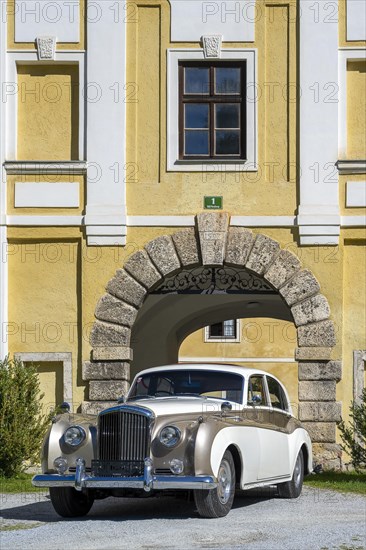 Vintage Bentley S1 SDN James Young built 1956