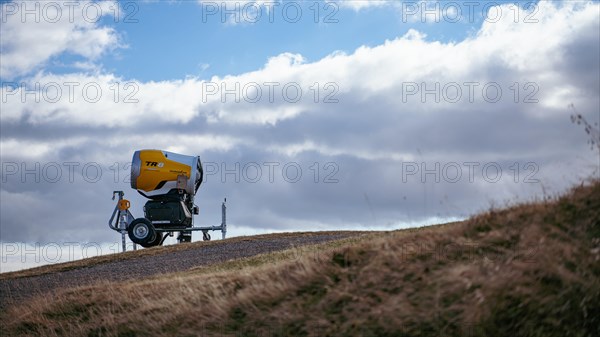 Snow cannon