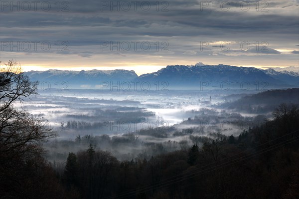 Salzach valley and Tittmoning in the morning mist