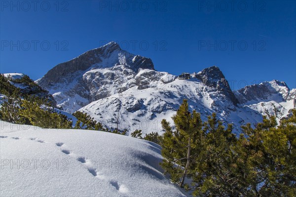 Alpspitze and mountain station of the Alpspitzbahn