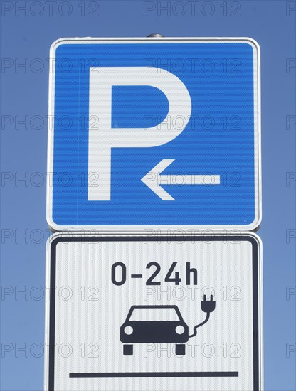 Traffic sign Parking and charging station for electric cars