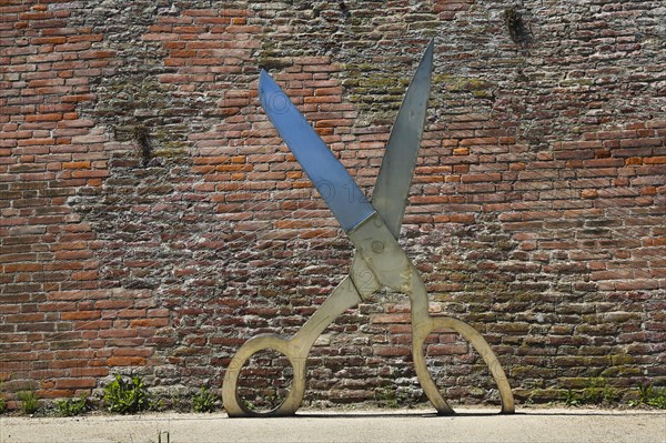 Scissors on the city wall