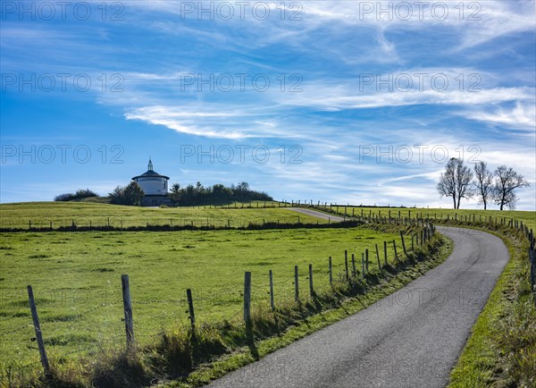 Access road to the Ecumenical Gallus Chapel near Leutkirch-Tautenhofen