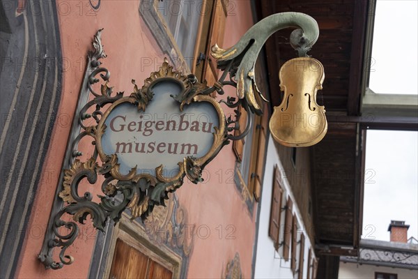 Hanging sign at the violin making museum