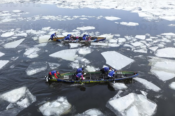 Canoe race on ice