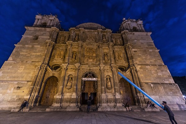 Catedral Metropolitana at nighttime