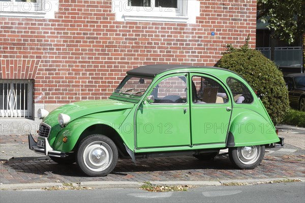 Green vintage Citroen 2CV duck