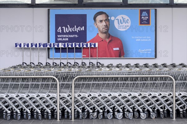 Aldi poster advertising 4 weeks paternity leave