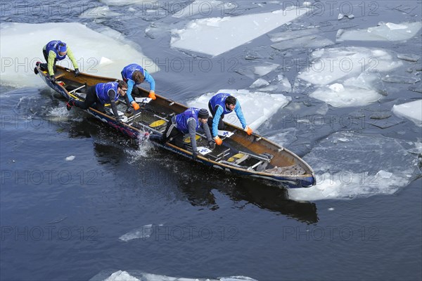 Canoe race on ice