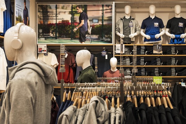 Roger Federer advertisement at UNIQLO Shop Terminal 21