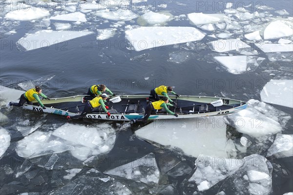 Canoe race on ice