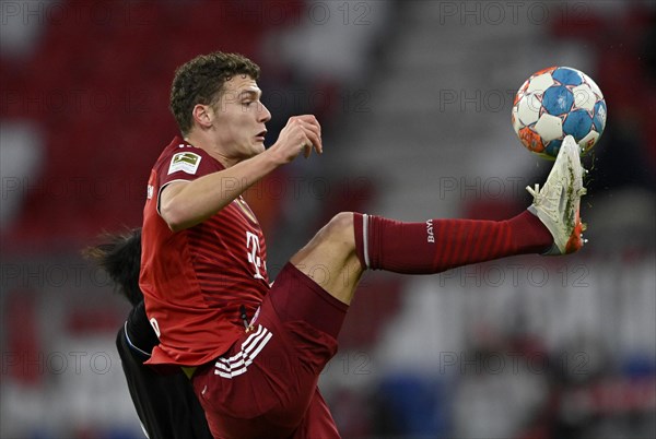 Benjamin Pavard FC Bayern Munich FCB 05 on the ball