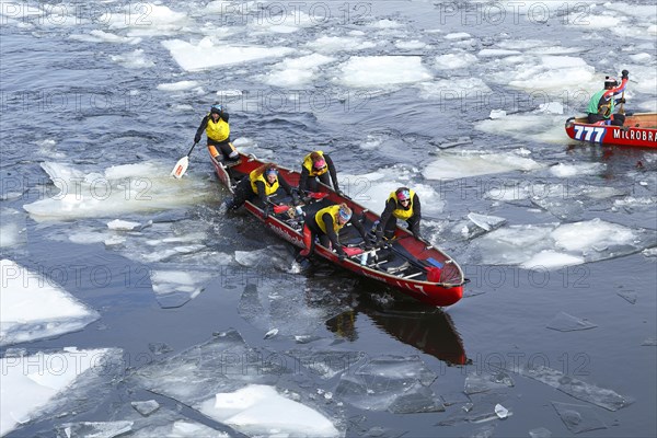 Canoe race on ice