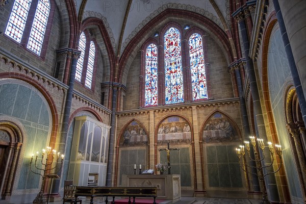Chancel with Wegscheider organ in St. Peter's Cathedral