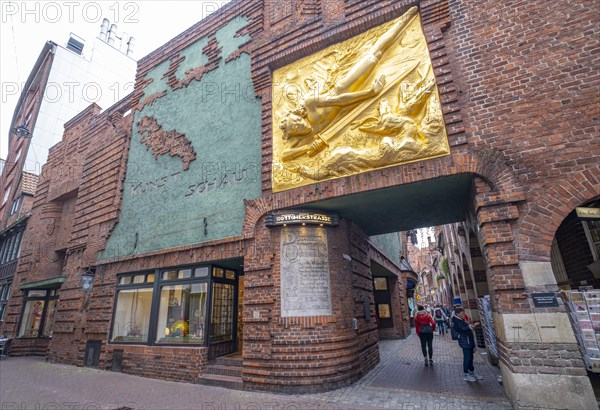 Entrance to Boettcherstrasse with the facade relief The Lightbringer by Bernhard Hoetger and the Paula Becker Modersohn House