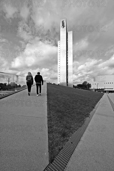 The green roof of the Koe Bogen II. A walkable