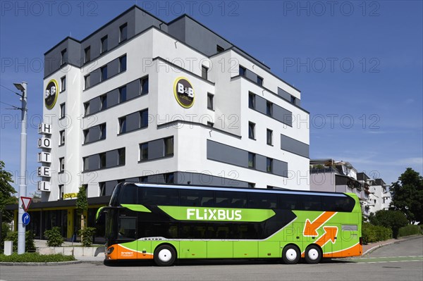 Flixbus in front of B&B Hotel