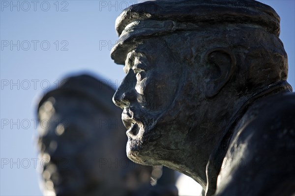 Bronze statues of dolphin spitters Joke Rinne and Hinnerk de Vries at the Ratsdelft