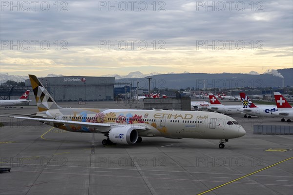 Passenger aircraft Etihad Airways Boeing 787-9 Dreamliner