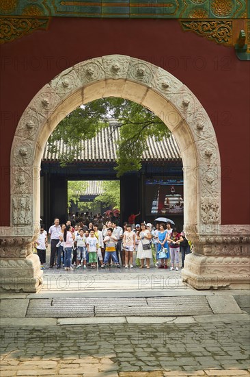 Tourists and school classes at the Confucius Temple