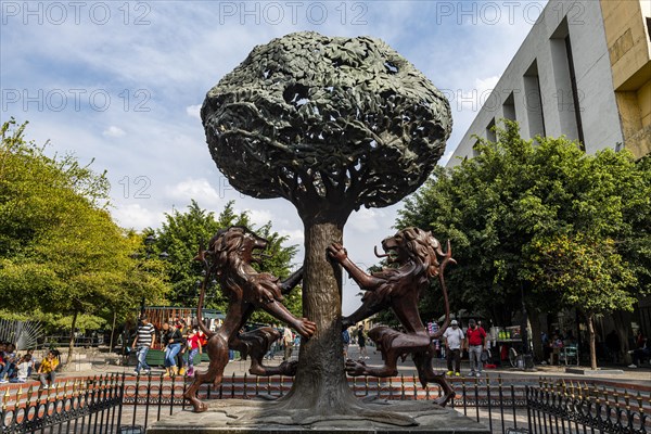 Tree sculpture