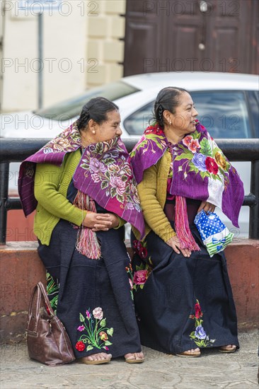 Tzotzil marketwomen