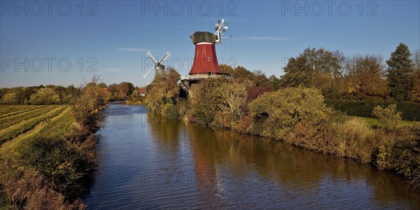 Twin mills at the old Greetsiel tidal flat