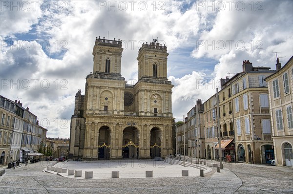 Sainte Marie Cathedral on the Way of St James and parts of the old town