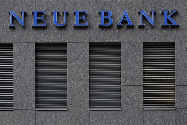 Building and lettering Neue Bank