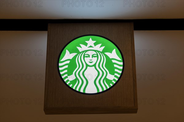 Logo Starbucks illuminated