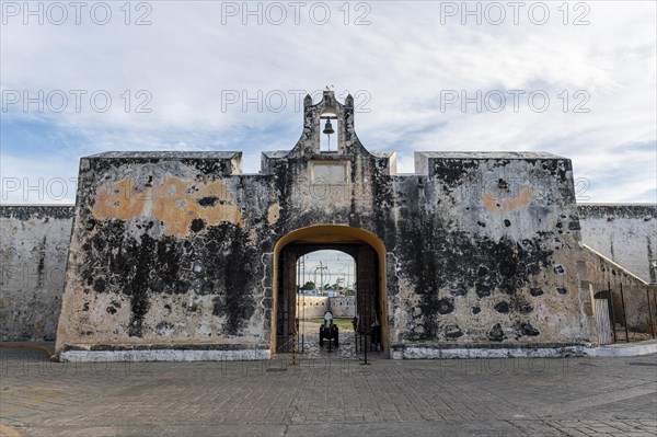 Puerta de Tierra gate