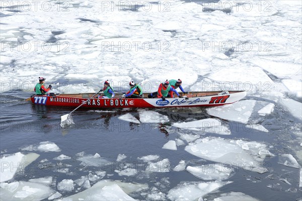 Canoe race on ice