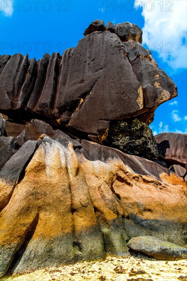 Granite rock landscapes at the side of Baie Laraie beach