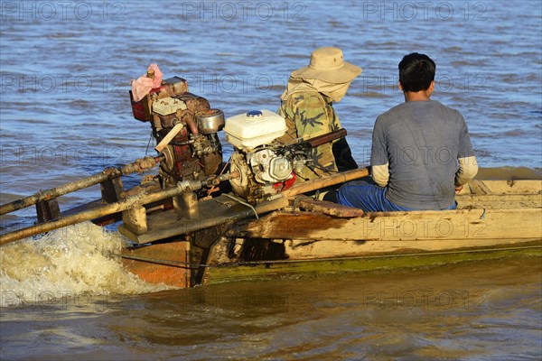 Longboat on the Rio Alto Beni