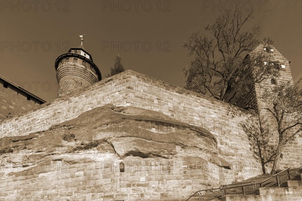 Kaiserburg with the Sinwell Tower on the left and the Walburgis Chapel on the right