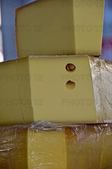 Sliced cheese