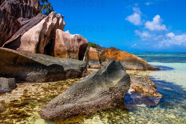 Granite rock landscapes at the side of Baie Laraie beach