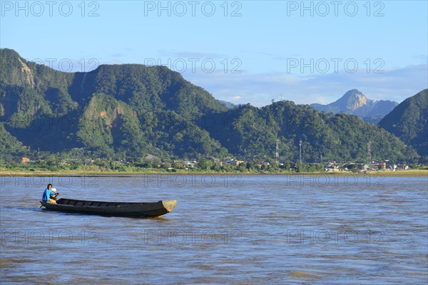 Longboat on the Rio Alto Beni