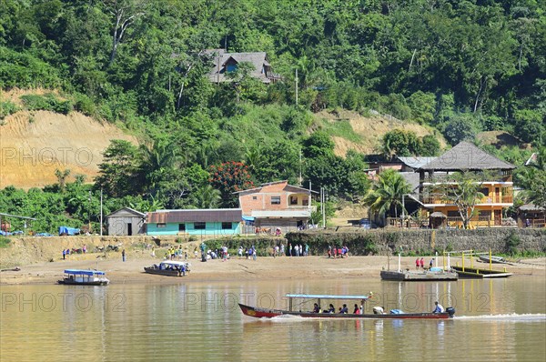 Long boats on the Rio Alto Beni
