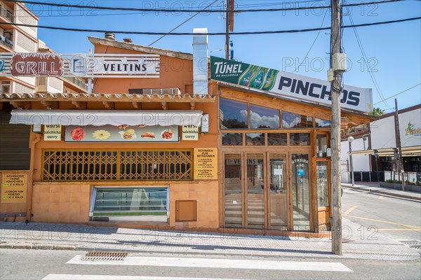 Closed snack bar and closed pub in Ham Street at Ballermann