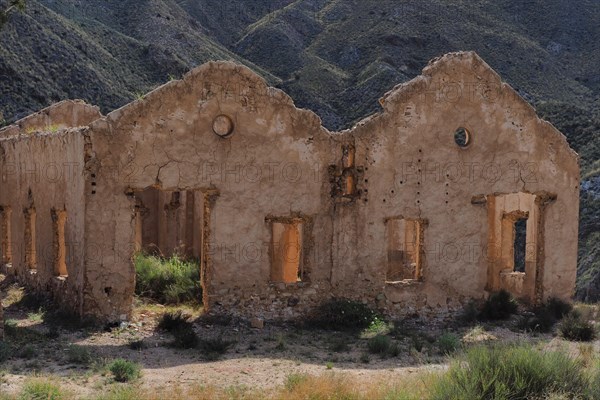 Ruins at Tres Packos mine site