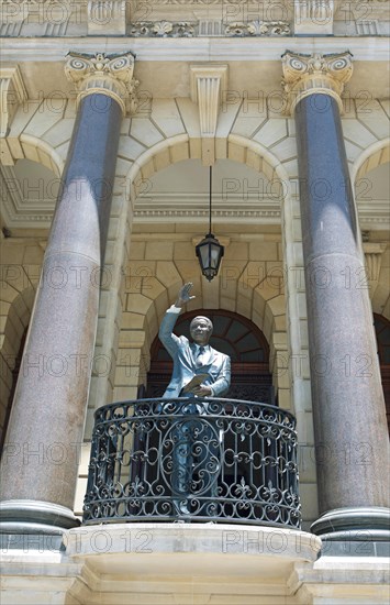 Nelson Mandela statue on the balcony of City Hall