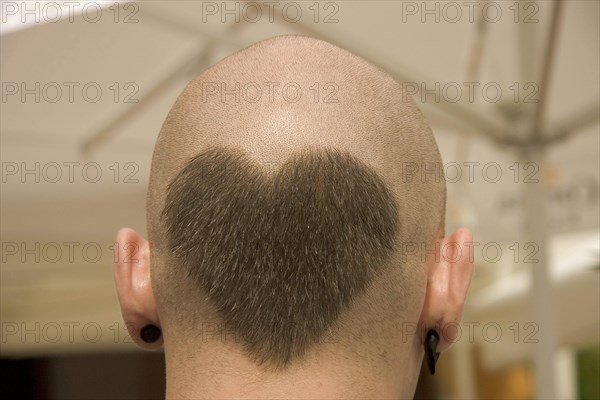 Head from behind with hairdo in heart shape